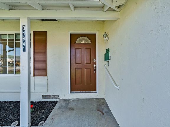 4th image of 34841 Begonia St