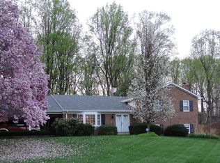 2849 Hideaway Rd, Fairfax, VA 22031