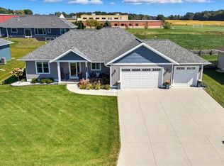 1507 Forest Grove St, Howards Grove, WI 53083
