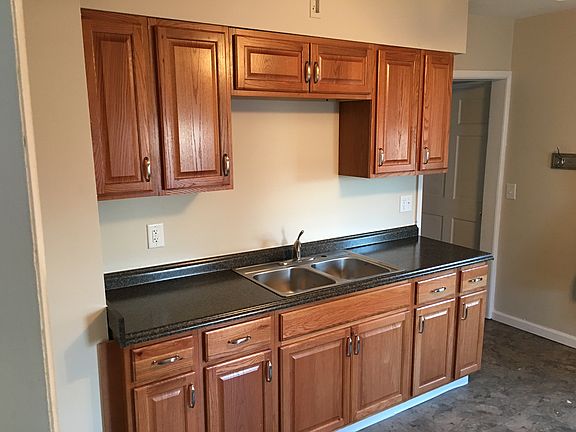 3rd image of 1134 W 22nd St