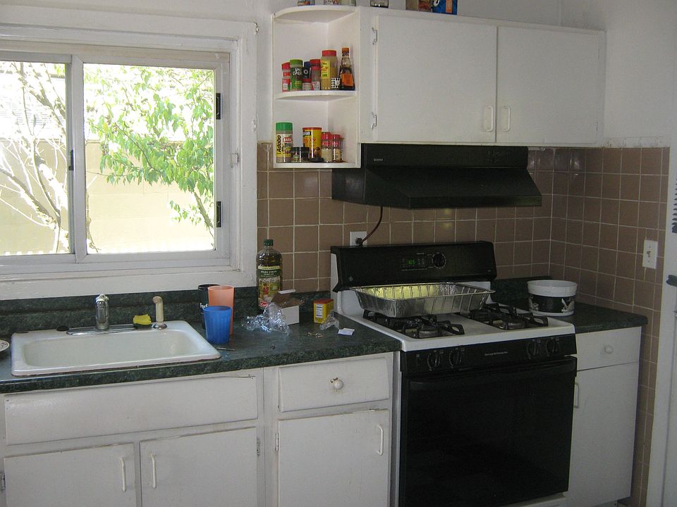 2nd image of 807-13 Sterling St