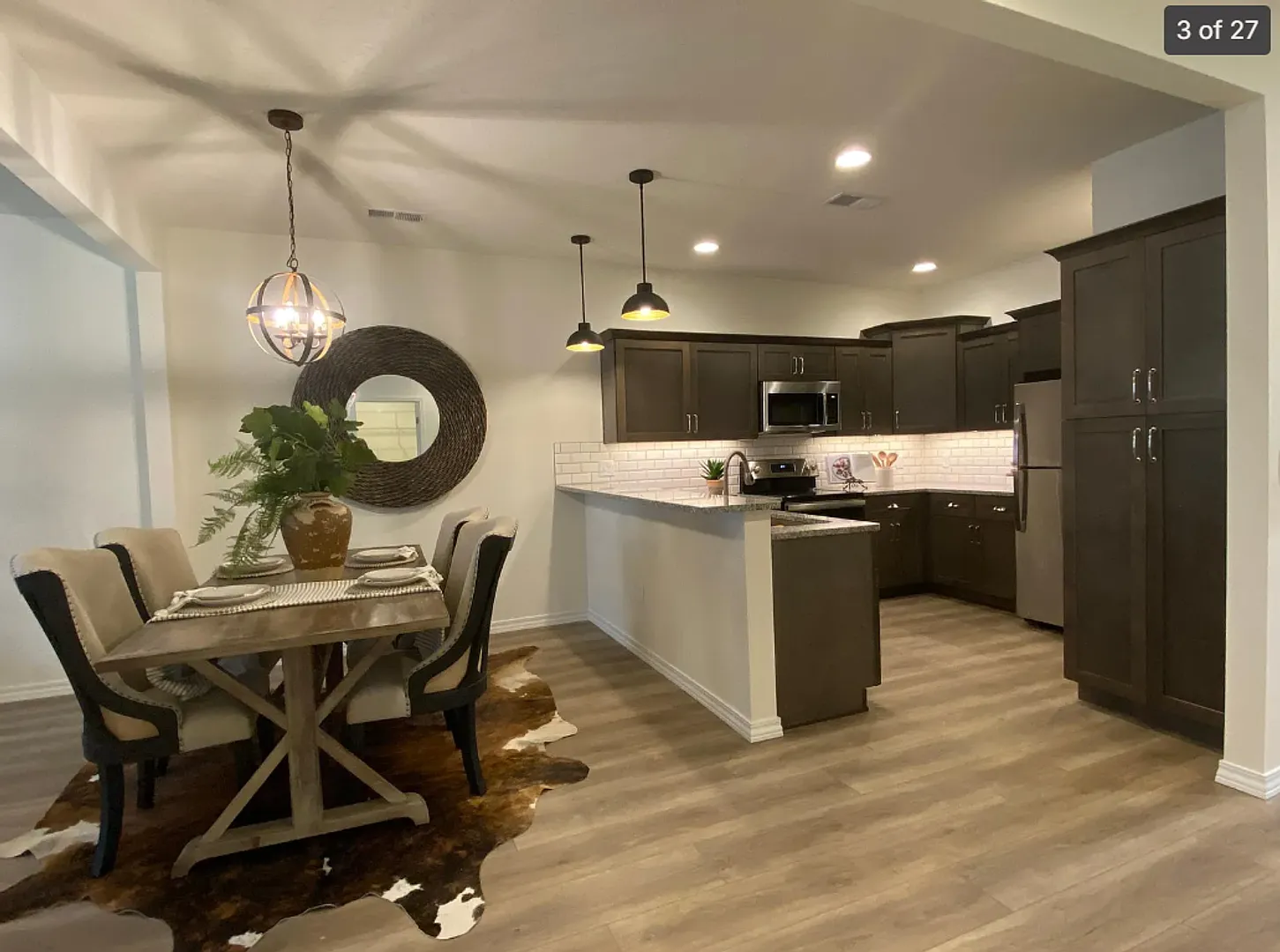 New Luxury 2 Bed 2 Bath 1 Car Garage Duplex — Photo 3