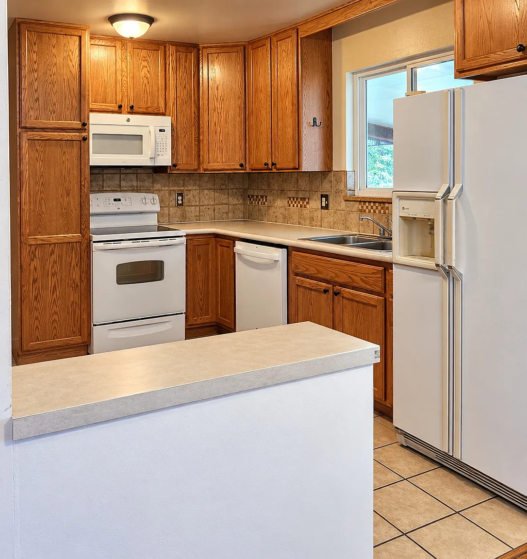 3 bed, 2052 sqft, $2,200 — Photo 4