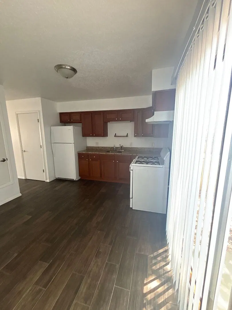 Menaul Blvd NE 12128 — Photo 1