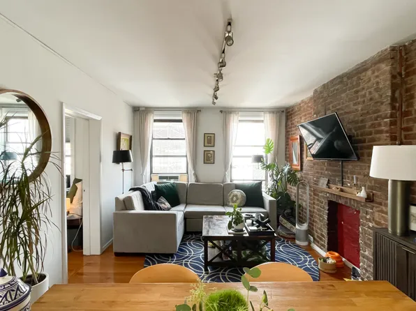 312 West 20th Street image 1 of 25