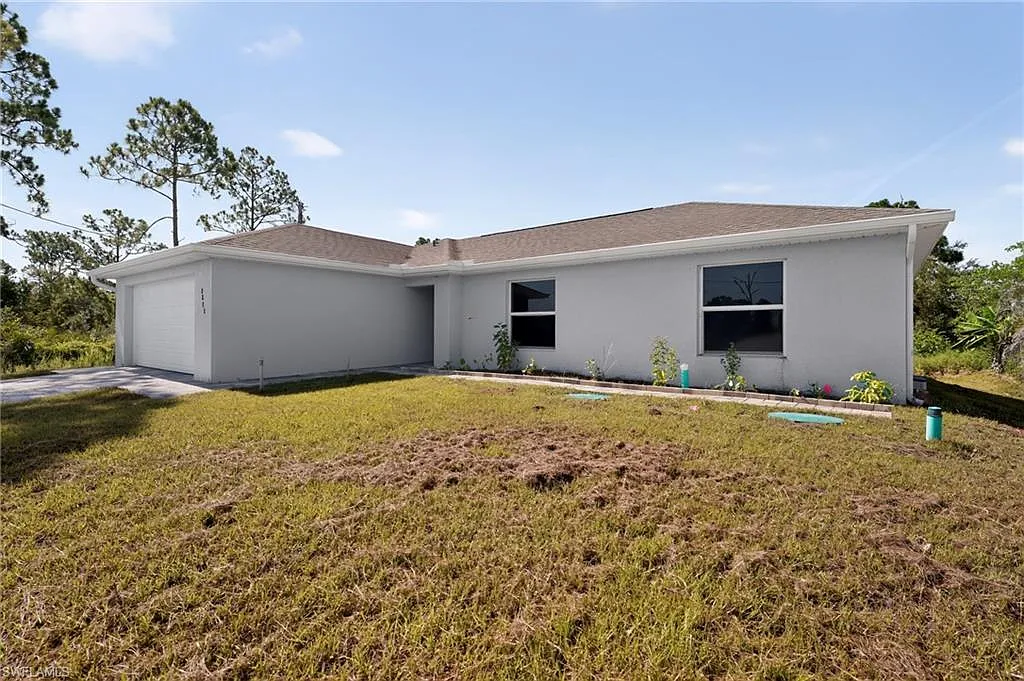 3 bed, 2.0 bath, 1363 sqft, $2,200 — Photo 2