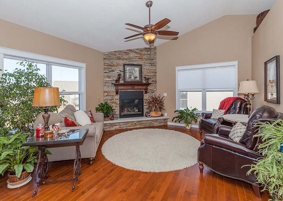 1st image of 935 Pheasant Ln