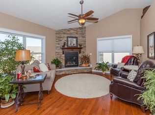 935 Pheasant Ln, North Liberty, IA 52317