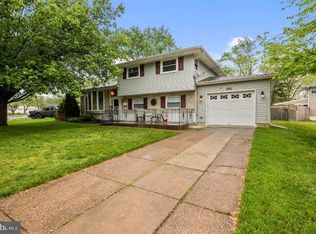 990 Sherbrook Cir, Somerdale, NJ 08083