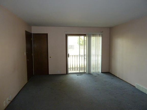 3rd image of 447 W 104th St Unit A