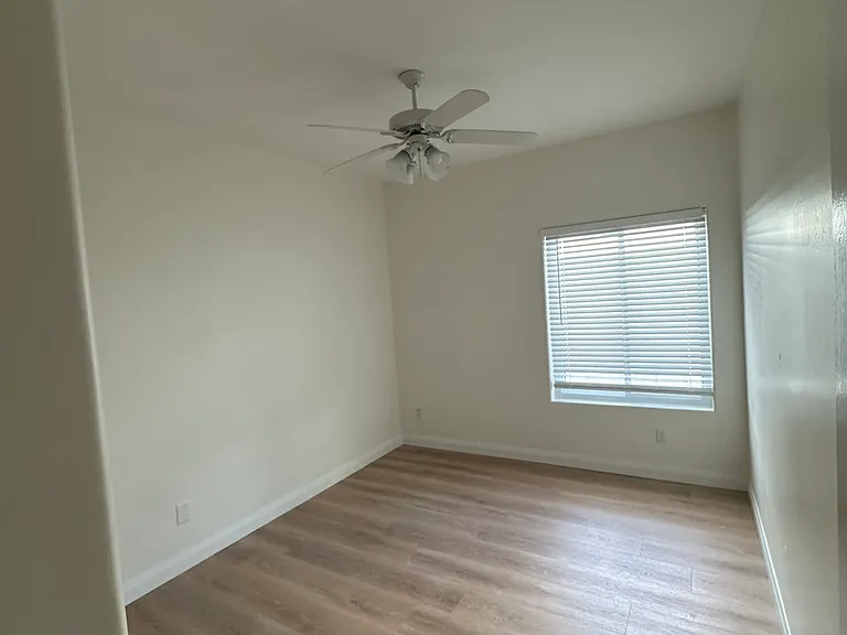 2530 E Menlo St — Photo 9