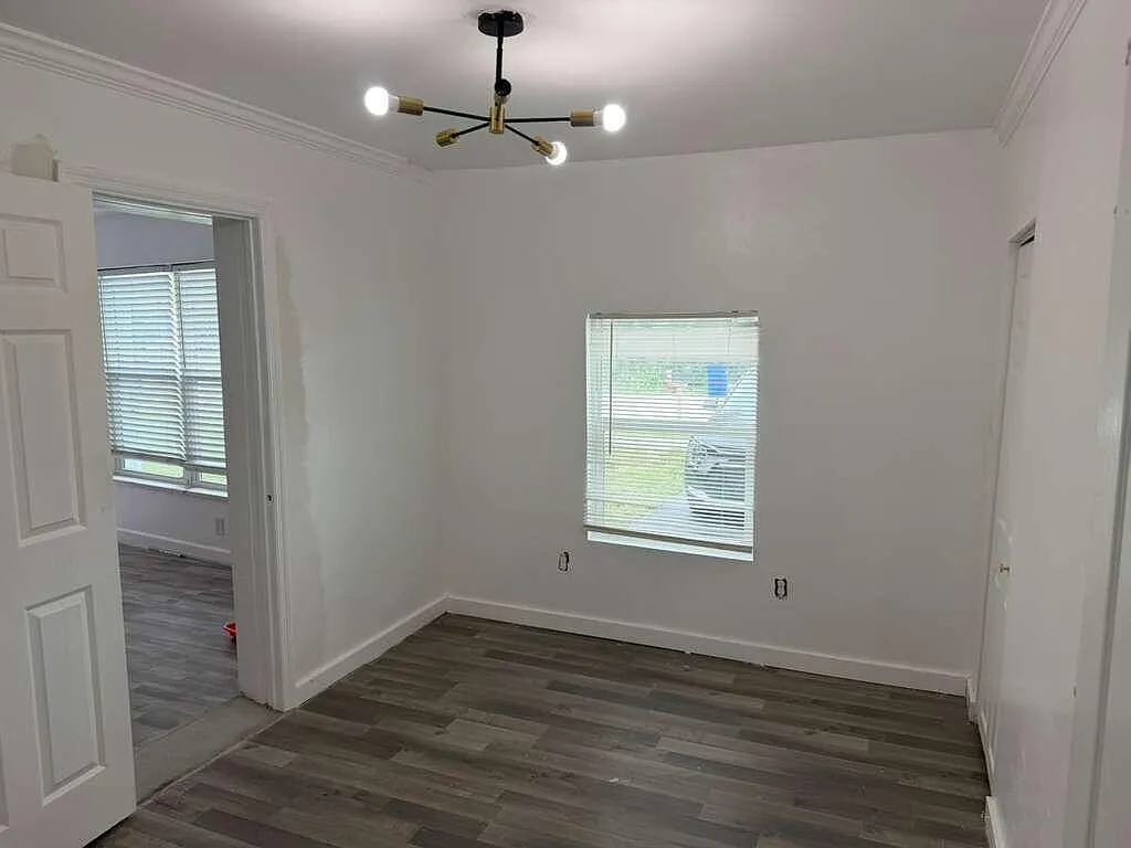 5 bed, 2.0 bath, 1530 sqft, $4,700 — Photo 3