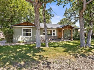 1404 Camp Baker Rd, Phoenix, OR 97535