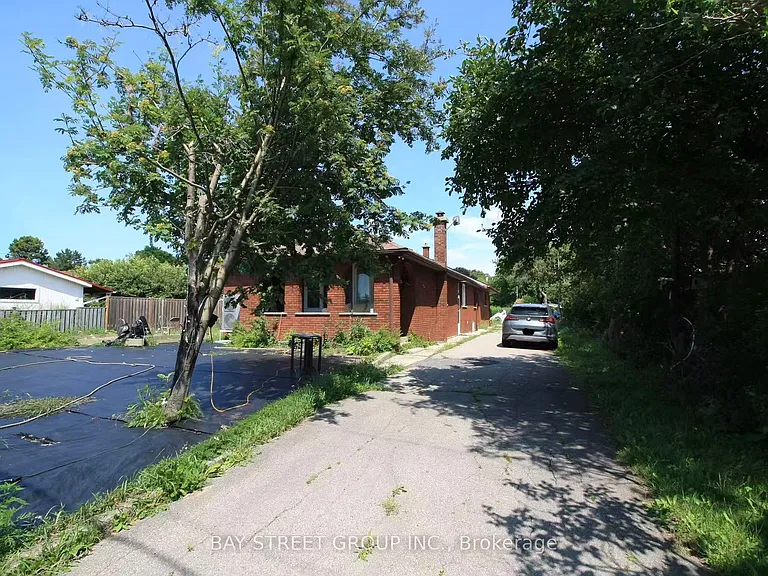 12973 Warden Ave — Photo 2