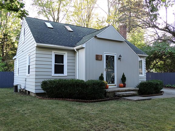 3rd image of 1126 E Ashman St