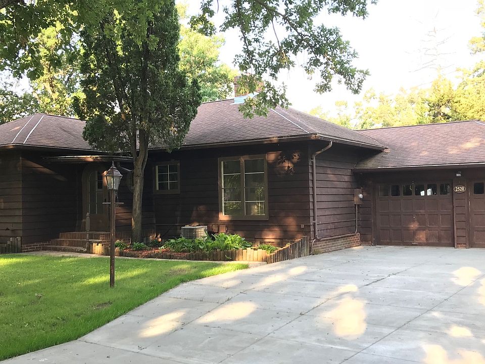 1st image of 2520 Albion Ave