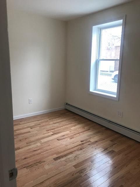 2nd image of 559 Vincent Ave #1