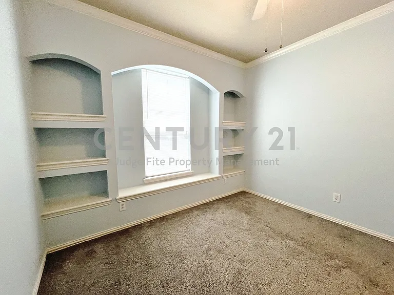 552 Kerry St — Photo 9