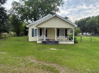105 N Pleasant St, Geneva, AL 36340
