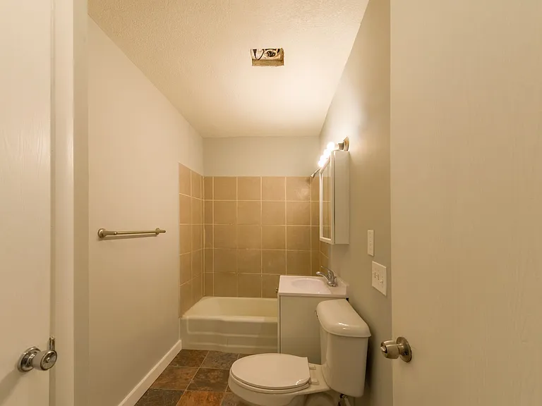 1708 Glenwood Ave — Photo 6