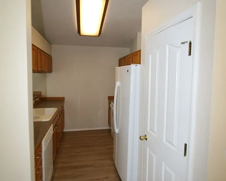 8926 Meadow Park Cir — Photo 9