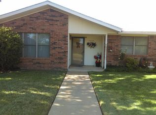 3012 Edgemere Dr, Plainview, TX 79072