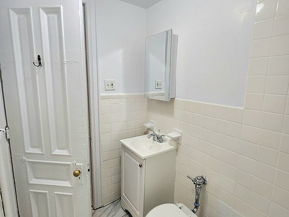 5th image of 44 E 92nd St APT 2D