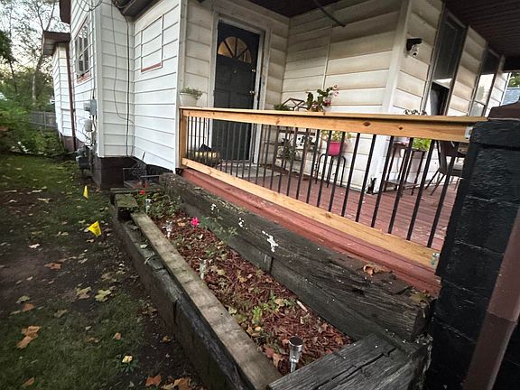 3rd image of 2423 W Garden St