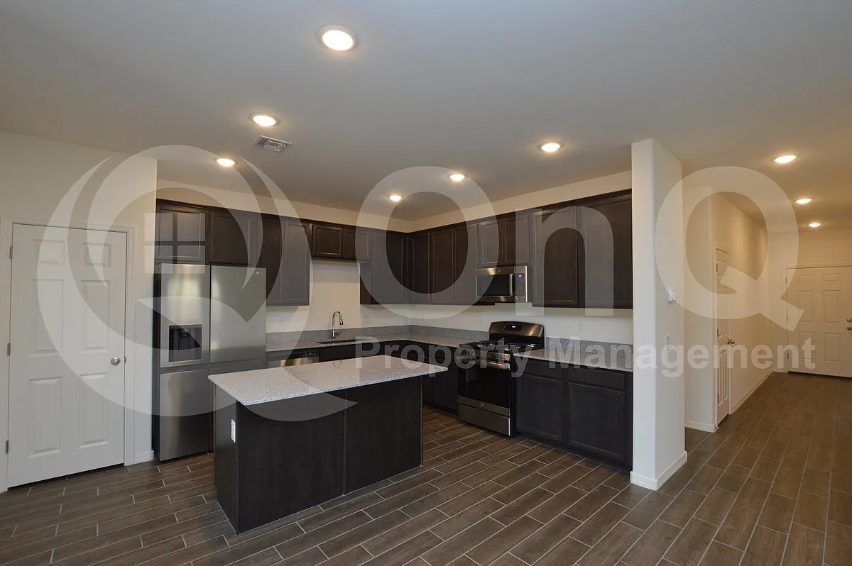4 bed, 2.0 bath, 1804 sqft, $1,847 — Photo 4