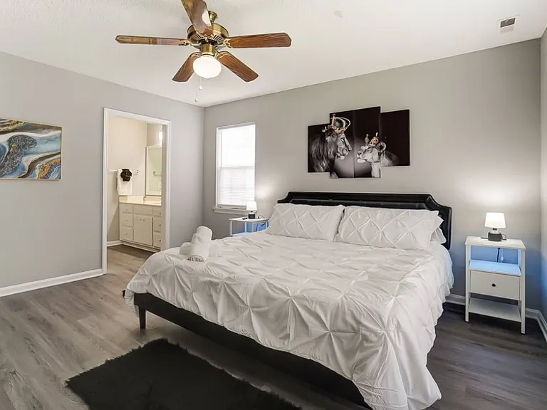 9501 Pondside Ln — Photo 29