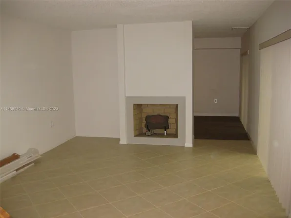 1615 16th Ln, Palm Beach Gardens, FL 33418