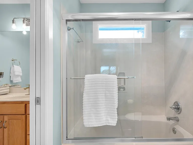 Upstairs bath/shower