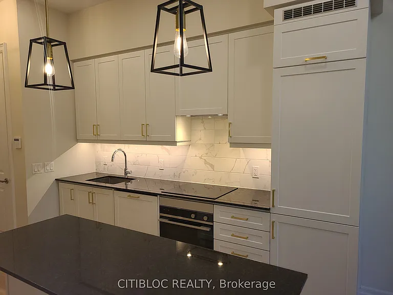 9085 Jane St #Penthouse 3 — Photo 5