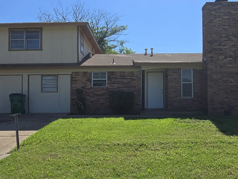 1609 Douglas Dr