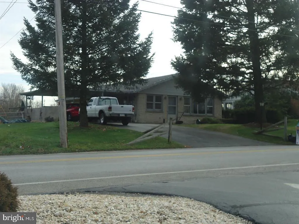 2416 Emig Mill Rd photo 1
