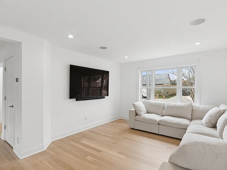 8 Powers Dr — Photo 7