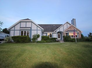 S67W29295 Hawks Rest Ct, Mukwonago, WI 53149