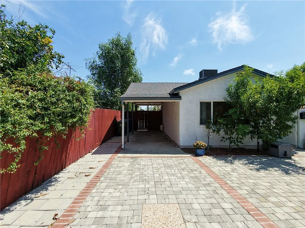 3 bed, 1128 sqft, $4,395 — Photo 3