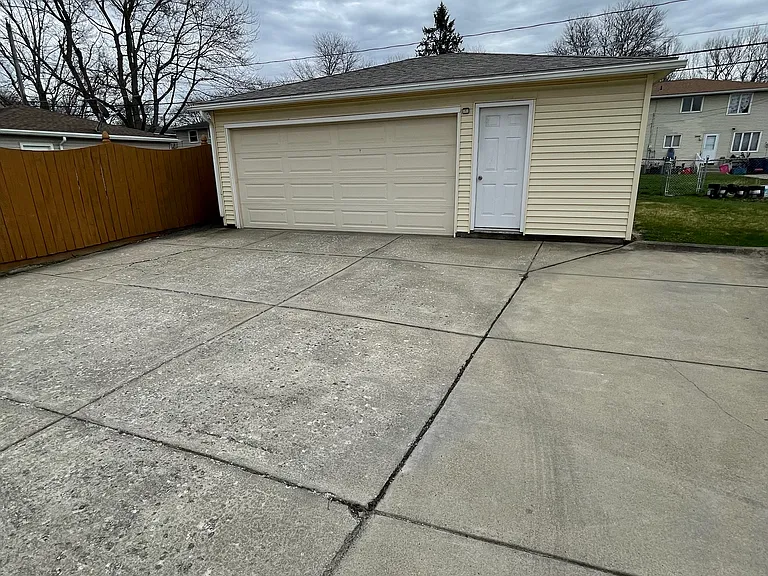 Sunshine Dr — Photo 11