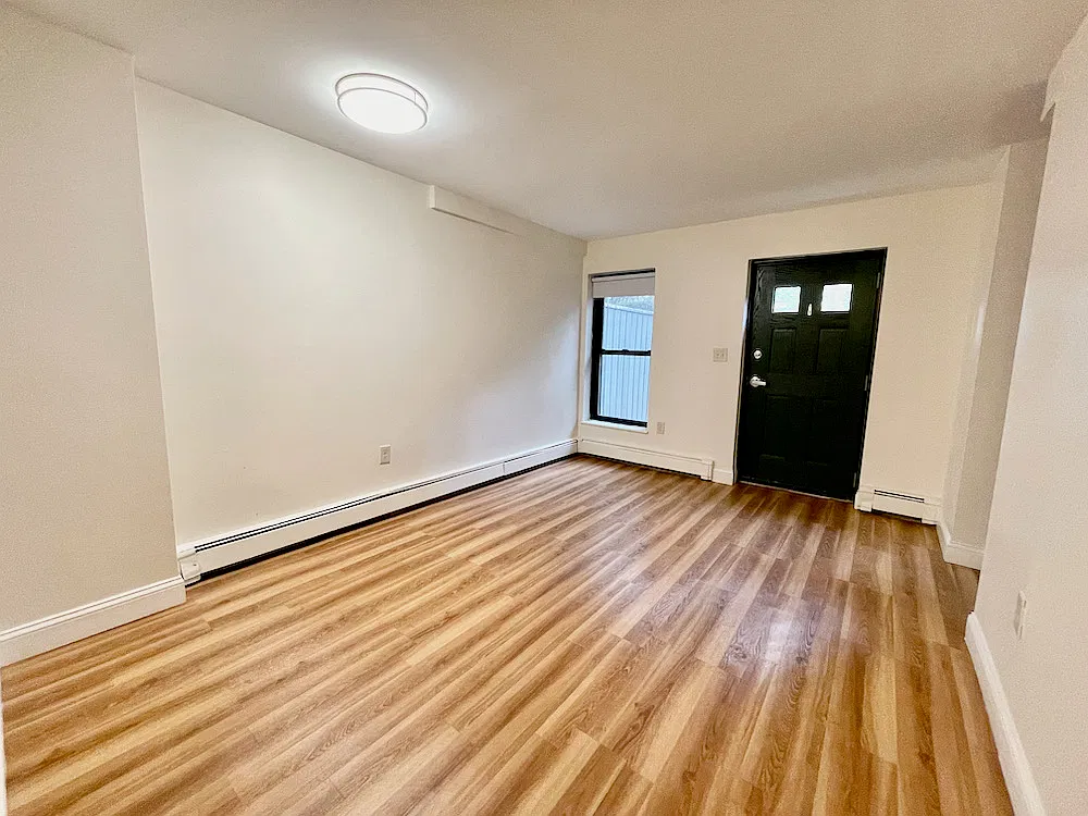 3 bed, 1000 sqft, $4,500 — Photo 3