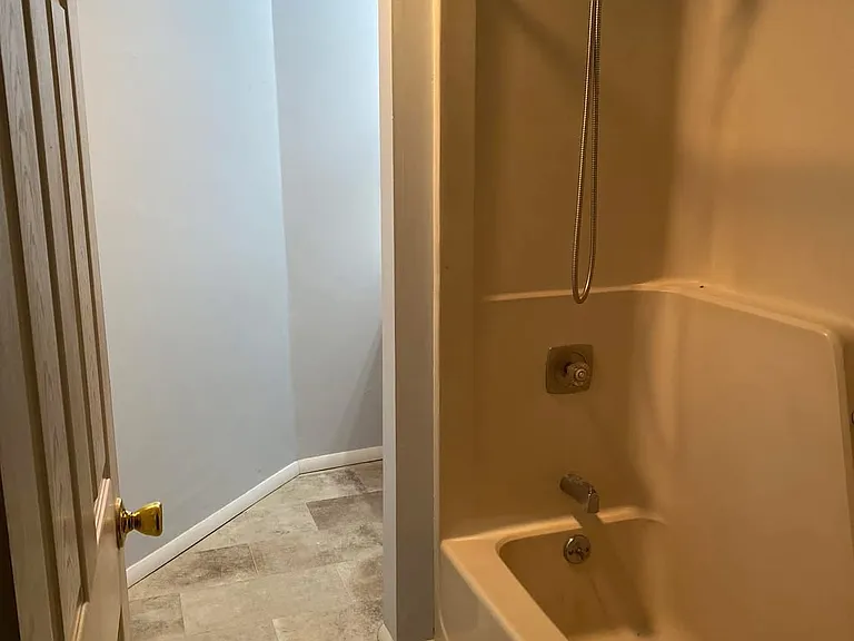 511 W Broad St #5 — Photo 10