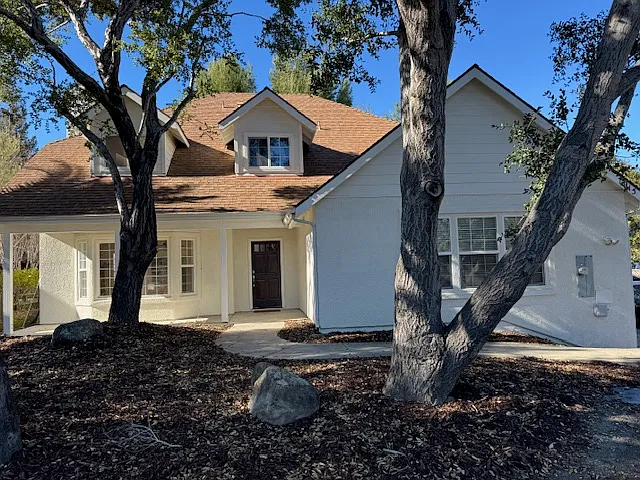 3 bed, 2.5 bath, 2755 sqft, $4,950 — Photo 2