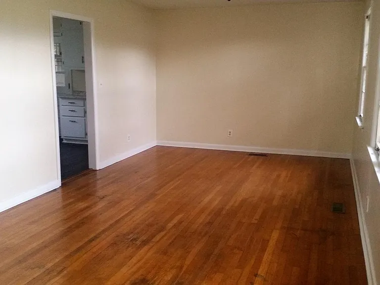 4005 Mem Pkwy N — Photo 3