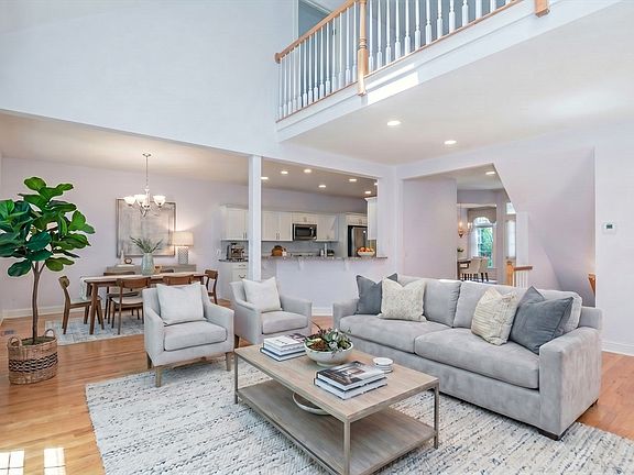 4th image of 100 High Pine Cir #100