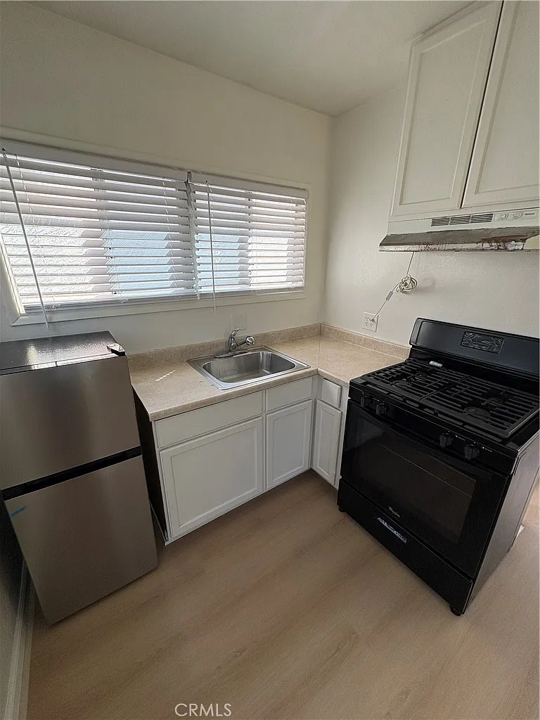 Studio, 300 sqft, $1,895 — Photo 2