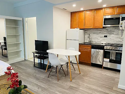 Rented by Manhattan Management Group | media 3