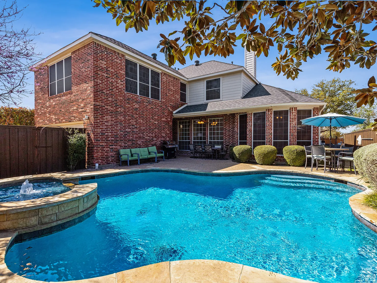 4 bed, 3.5 bath, 3674 sqft, $4,300 — Photo 2