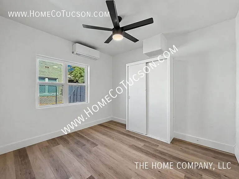 1812 E 9th St — Photo 16