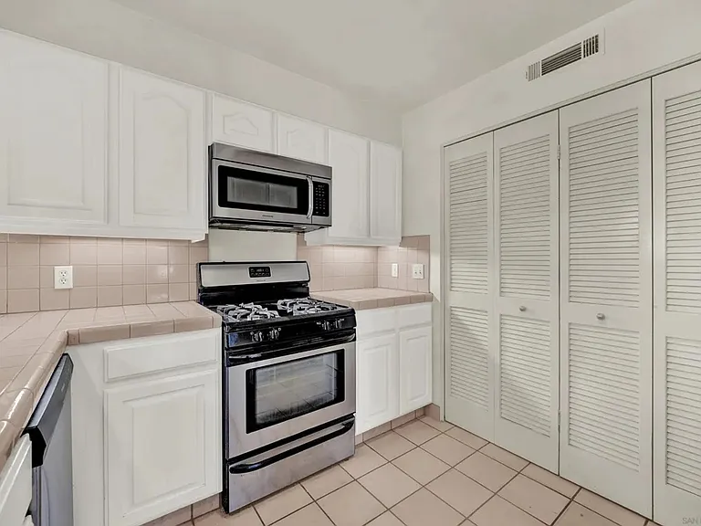 3104 Dickens St — Photo 16