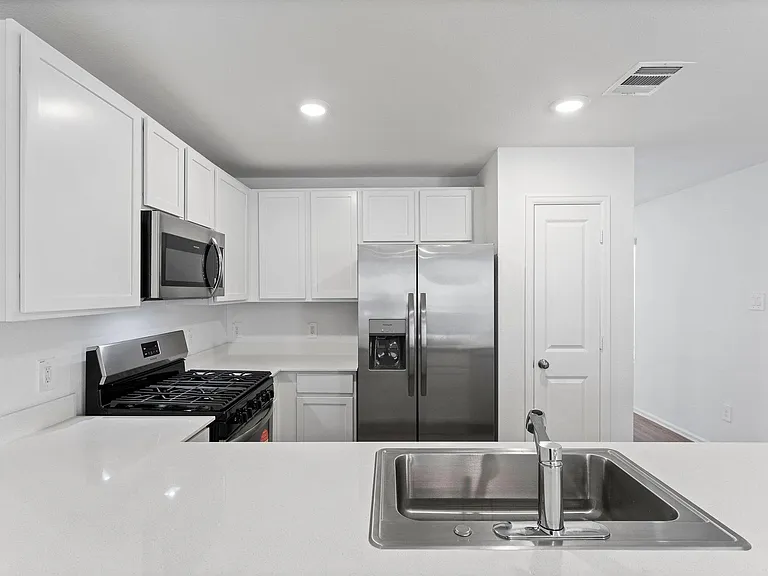 318 Harbor Bend Ct — Photo 22